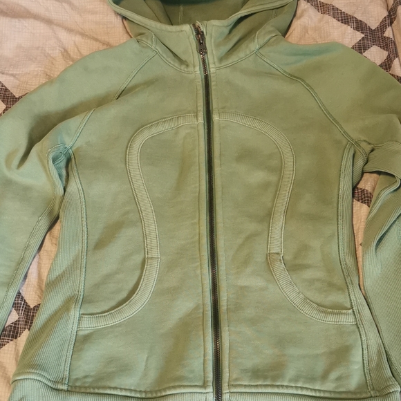 Lululemon sweater - Picture 4 of 6